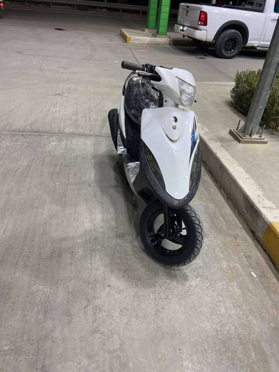 السلام عليكم دراجه ماكس عدله للبيع مكينه بلاديه 49 شلعه ومعدل خير من الله سلف وهندر  كهربايات كلهه كامله اي نقص مابيهه السعر 550وبيهه مجال المكان بغداد الشعب وهاذه رقمي ***********
