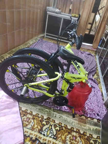 مكلف بل نشر اسلام عليكم
بايسكل G.K.BIKEجبلي لون 🟡🟡🟡
دبل خلفي ودبل امامي
الحلو بل بايسكل يطبك 
الويل بلادي الاصلي ماتة بلادي معة اسم شركة علية
السعر 25 
العنوان بغداد الغزالية رقم (***********)بي واتساب
