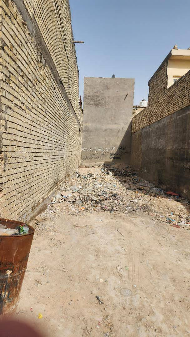 السلام عليكم قطعة أرض للبيع العنوان البلديات الضباط الثانيه المساحة 100 متر الواجهة 5 النزال 20 للإستفسار ***********
