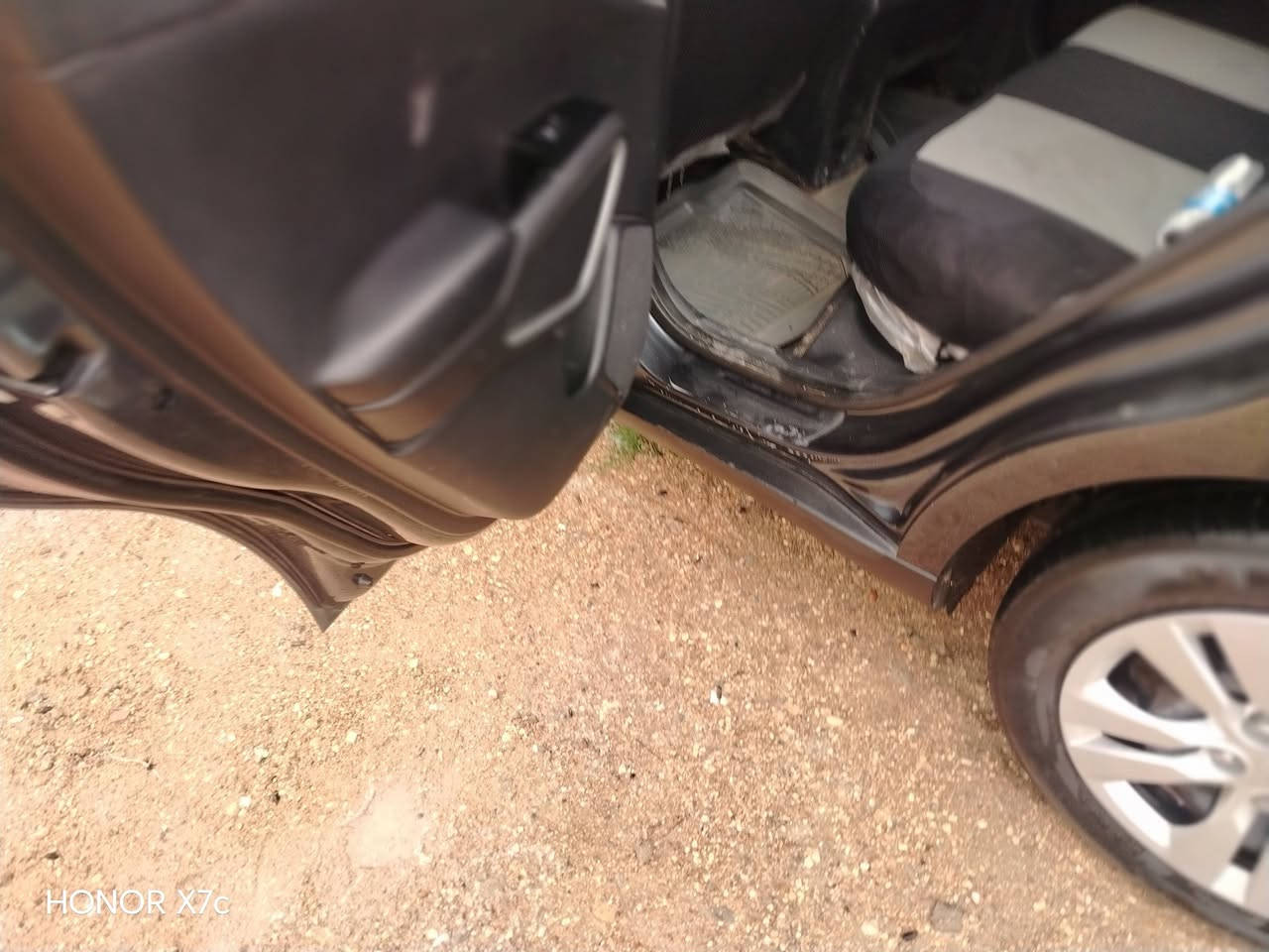 سلام عليكم صول 2020وارد امريكي بيها وبنيد كير مكينه كفاله سياره جديده  سعرها 140وبيها مجال بسيط***********
