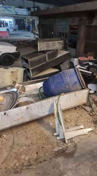 عندي اغراض مطعم ودكتات وكاشير وهواي شغلات 
للي يحتاجهن يراسل واساب وبدلل 
شوايه كص ام ٢ مشتغله شهرين 
ودكتات ابو العازل شي مرتب 
ومال لبن ومال عصير 
وهواي اشياء 
*********** بس واساب
