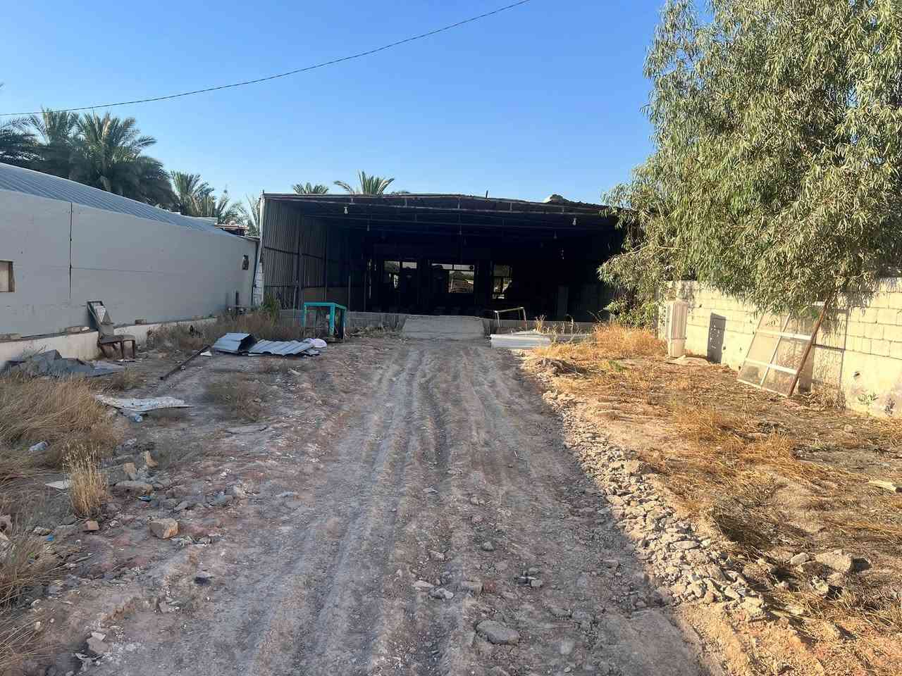 السلام عليكم… للبيع موقع تجاري قطعه ارض المساحه ٣٠٠ متر ما عدا محرم الشارع اكثر من ٣٠٠ متر …. الموقع في المقدادية قرب سيطره مهروت المعارض سابقاً  مجاور الافران الحديثة .. علما ان الموقع يحتوي على بناء حديث ثلاث غرف وسقيفه حديد.. جنس الارض طابو زراعي والتحويل مضمون من صاحب الارض .. الموقع يصلح اي مشروع تجاري حسب صاحب الفكرة 
للطلب والاستفسار يرجى مراسلتنا على الخاص او الأتصال على الرقم *********** واتساب مع تحياتي وتقديري للجميع
