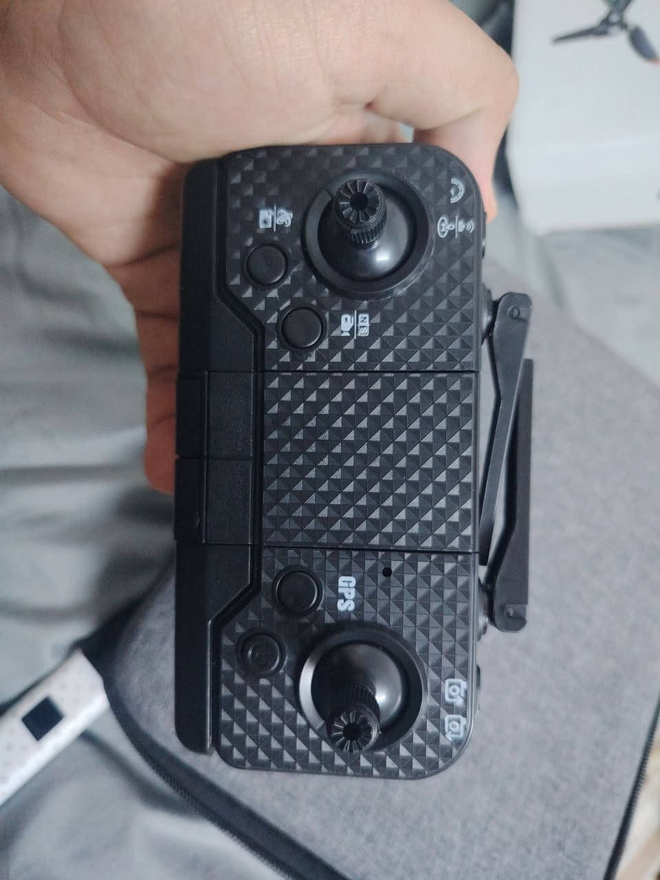 السلام عليكم 
درون  p17 pro جديدة طياران مرة واحدة فقط 
السعر 60 وبيها مجال بسيط الي يحب يتصل او واتس 
***********
