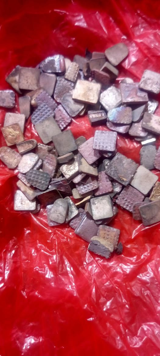 فضة مال قواطع كهرباء 84 غرام لأعلى سعر التواصل على الخاص او على رقم الموبايل ***********
