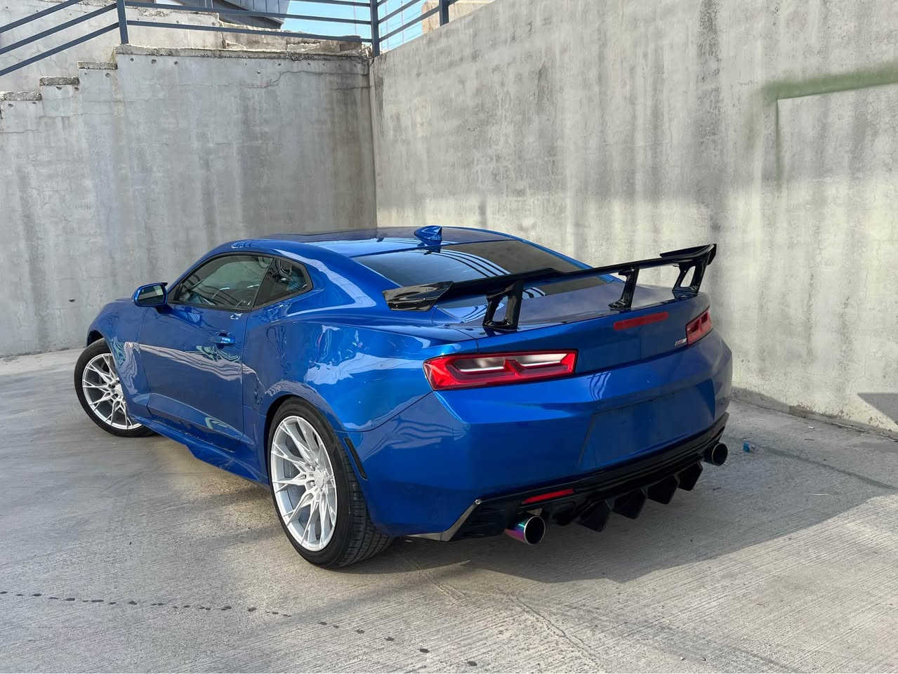 CAMARO 2017 V6 3600 1/1

السعر 112. بيع و مراوس حسب القناعه
*********** واتس
نسخة الفيفتي FIFTY 
كمارو لون مميزن بلادي 💙
سياره بسمي تحويل وكال شرط
سنوية هزه جديد لحد 31
كير محرك كهربيات كلها شرط
ماشيه 88 الف ميل  
اربع وضعيات قيادة 
بصمة و سلايد تشغيل وأبواب 
تشغيل عن بعد 
شاشة + كار بلي + اندرويد اوتو 
كامره دوارة
صقف روززز و داخل بواب دشبول ليت تحكيم بلموبايل
لايتات زينون اصلي و داخل احمر
تحكم ستيرن كامل 
شفتات كير ورة الستيرن 
كير 8 نمر مكفول اوتو +.
تاير تو سايز 
صبغ 5 قطع جهت سكن بدون اي دواخل صور حادث موجد 
(***********) واتس موجد 
السعر 112. او مراوس حسب القناعه دهوك, العراق
