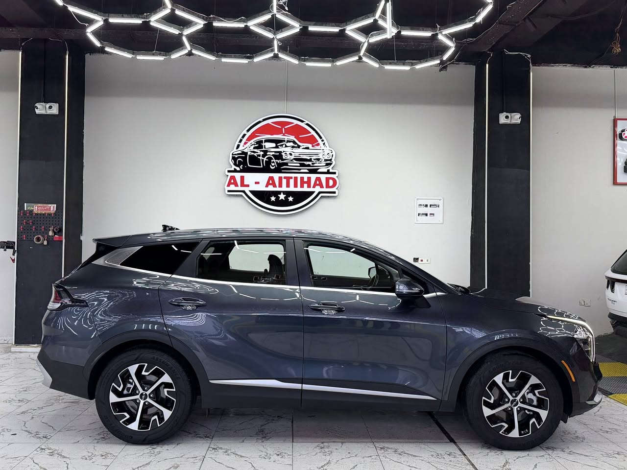 للبيع كيا سبورتج وارد امريكي
موديل 2023
ماشية 19 الف ميل 
حادث جداً بسيط موضح بالصور
السيارة بدون صبغ فقط قبغ جنطة مبدل نفس الون
فول موصفات عدا الفتحة 
مكان بغداد حي الخضراء
***********
