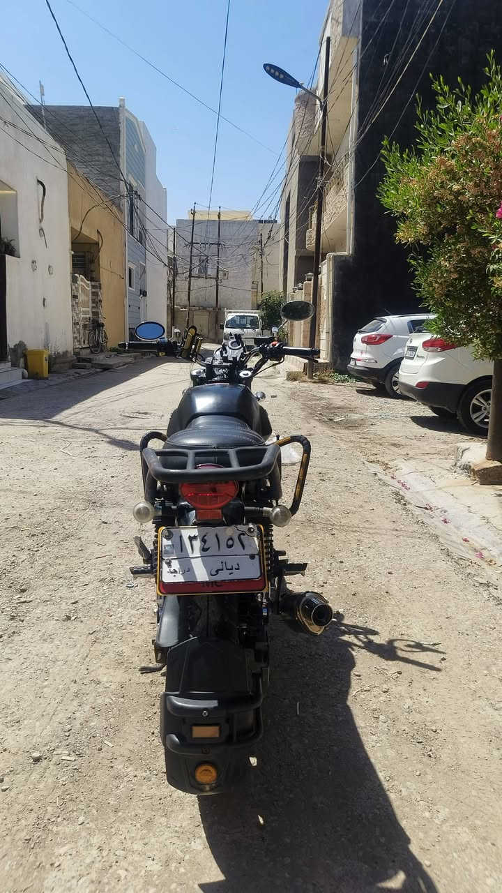 سلام عليكم دراجة دايوان لاتي مودل ٢١ محدث ٢٤ بأسمي كفالة من كل نقص سعر ٢.٢٠٠ وبي مجال بسيط مكان ديالى بعقوبة اتصل ***********
