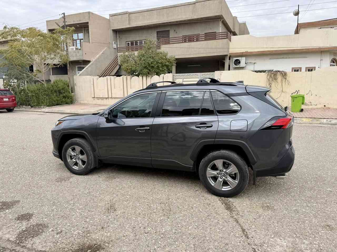 تويوتا راف فور 2024 موصفات XLE فول ماشية 11 الف فقط جديد دخلت العراق تترقم شمالي (أربيل او سليمانيه او دهوك )حسب رغبة المشتري سيارة 🚘 بيه ربع جاملغ سكن صبغ فقط وبونيد تبديل بلادي شركة نفس لون مطابق بدون صبغ دواخل سليمة ارباك فقط الاستيرن طاك وشادله بلادي شركة باقي إرباكات جميعها سليمة 
🚙 فتحة سلايت جنطة كهرباء كشنات كهربائي وجلد تحكمات رادار امامي وجوانب نقطه عمياء إشارات بالمري نظام ايكو نورما سبورت بصمة ابواب بصمة شاشه بلاكجتور لايتات ليت رادار حجر صالصنا كله بلادي  وبردة خلفي 
مكان سيارة كركوك حي العسكري سعره 224 بيه مجال للطيبين 
***********
