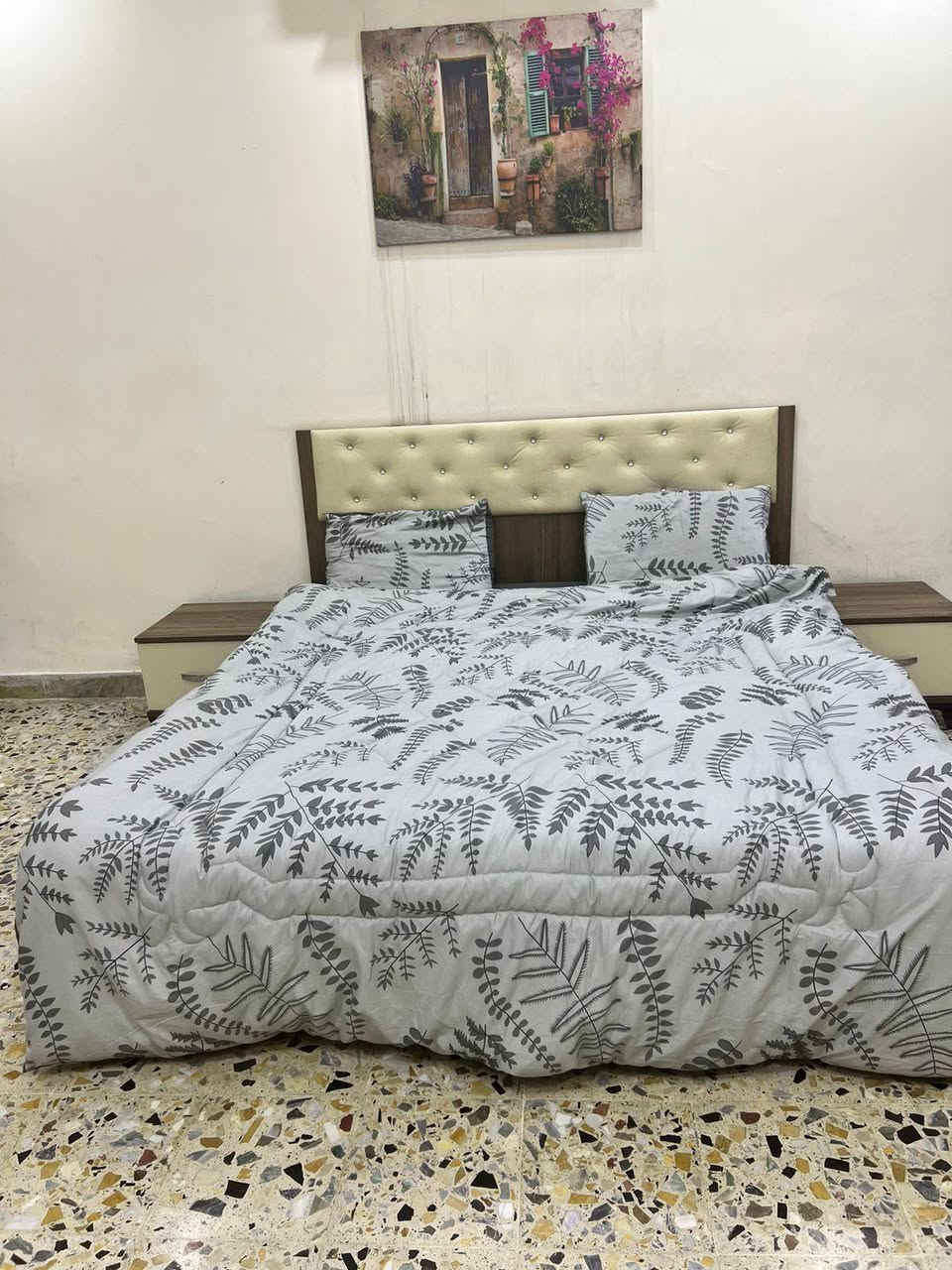 غرفه نضيفه كلش 5 قطع 350 مكان بلديات

***********
