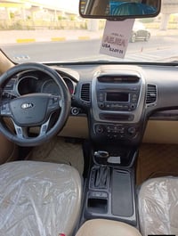 للبيع فقط سورنتو 2015   رقم أو سنويه أو هزه جديده لا يوجد عليها غرامات...
