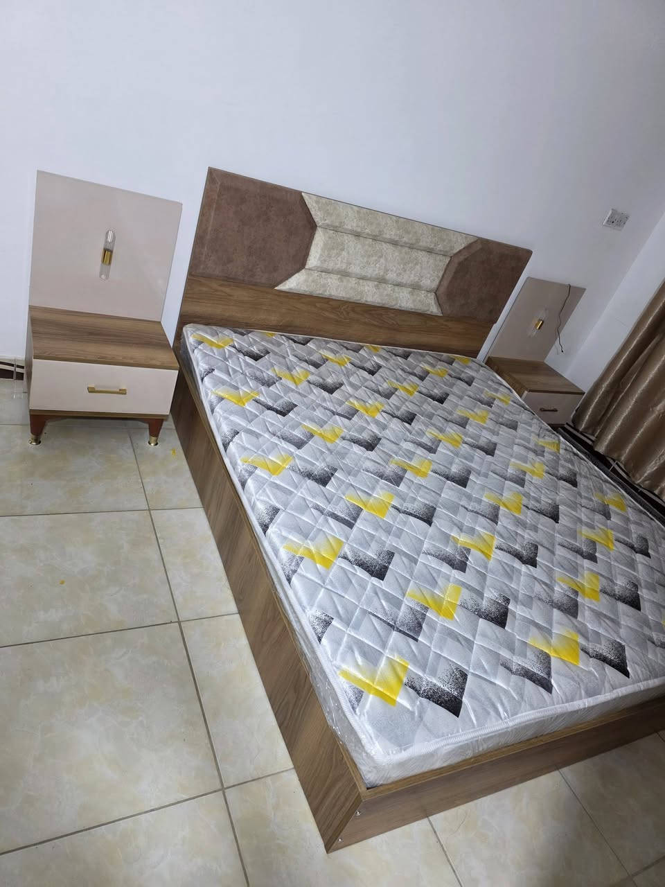 غرفه اخشاب فصال تركي جديده غير مستخدمه السعر ٦٠٠ الف وبيه مجال بسيط ***********
