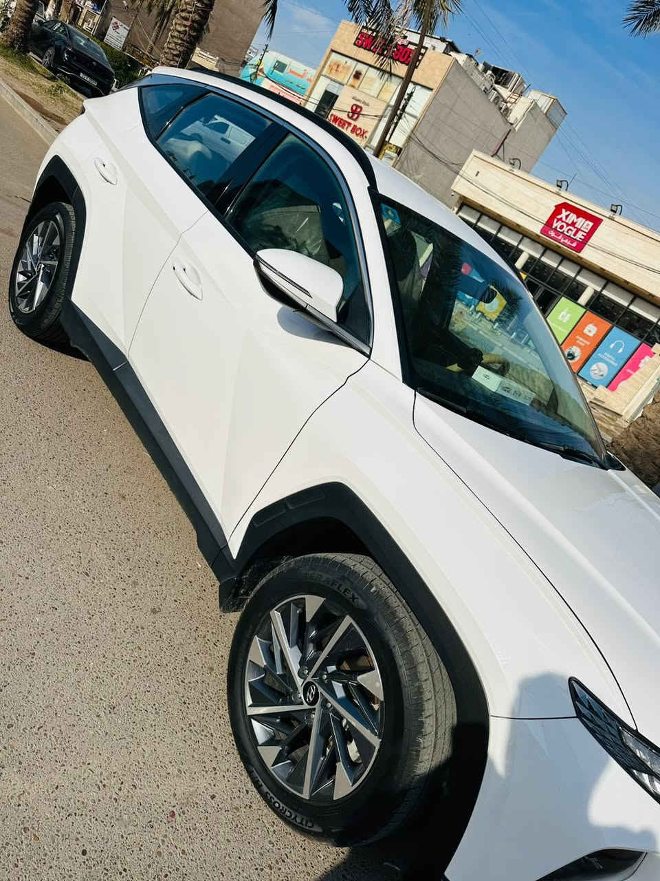 السلام عليكم 
توسان موديل 24 خليجي ماشية 40 
رقم بغداد ب اسمي 
السياره بيهة صبغ جاملغ امامي وحافه البنيد
السياره جاهزه بدون اي نقص 
مكاني بغداد السيدية 
***********
