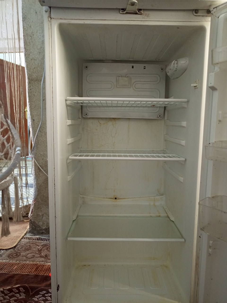 ثلاجه لبيع حجم 14قدم تجميد فول شرط  السعر 120الف وبيه مجال *********** العنوان كربلاء الحر
