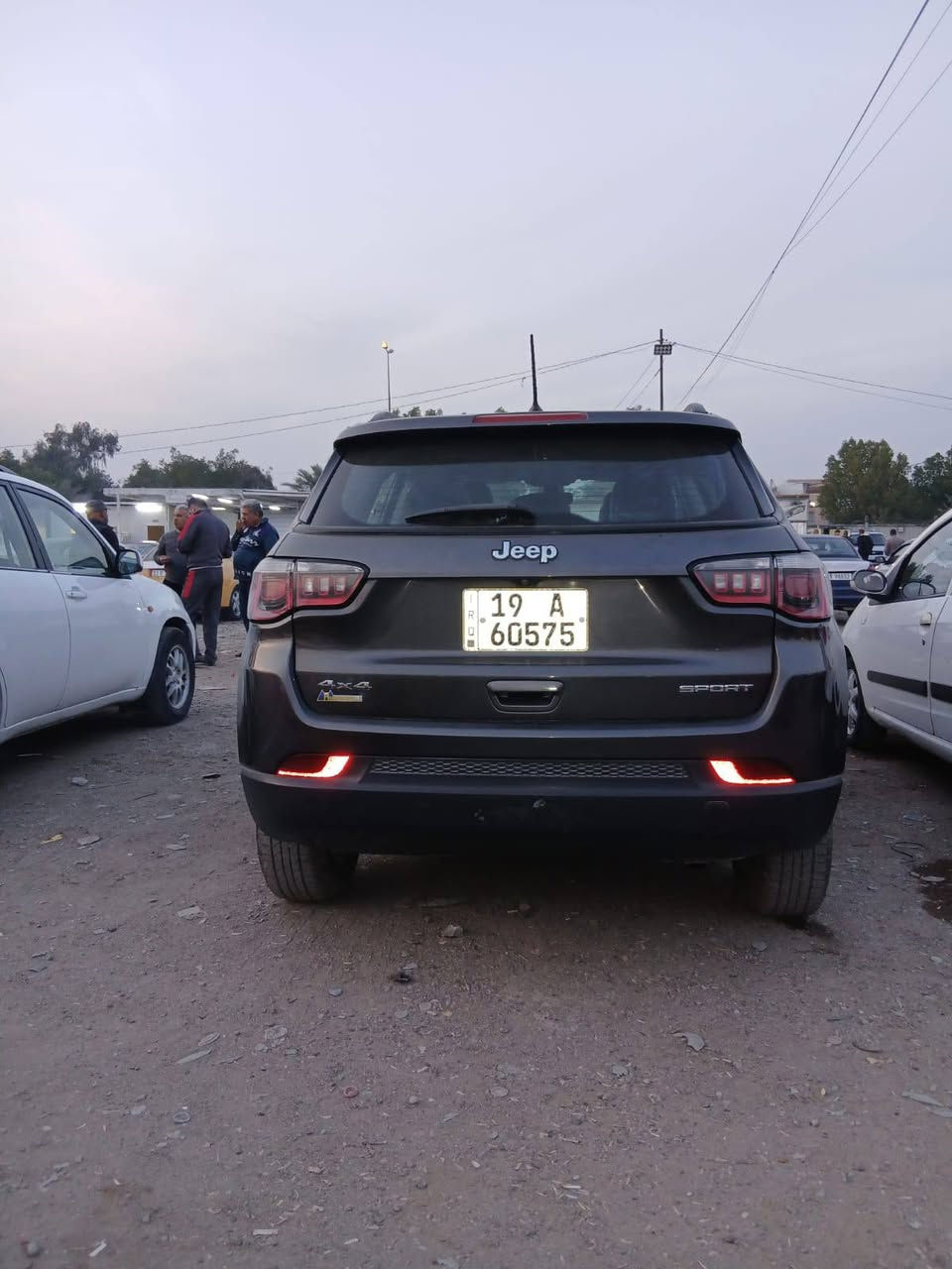 السلام عليكم للبيع سيارة جيب كومباس موديل 2018 رقم كربلاء نكليزي بسمي كير عادي سيارة كفالة عامة فقط دعامية أمامية مصبوغة السعر 145 اوبيهة مجال المكان بغداد حي الإعلام  للاستفسار الاتصال على الرقم ***********
