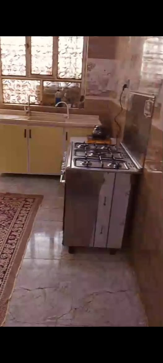 بيت للبيع مساحه 100م
طابق ونص. طابق ثاني فقط هيكل 
خدمات كامله. كهرباء /مياه/ مجاري/ تبليط /
العنوان قضاء الحر منطقة السواده شارع مدرسه الحسام 
يحتوي على غرفة نوم استقبال صاله مطبخ صحيات عدد 2 
جنس العقار طابو زراعي سند 25 إقرار محكمة 
يوجد تصوير للبيت 
اللاستفسار أكثر على الأرقام التالية 
***********
***********
