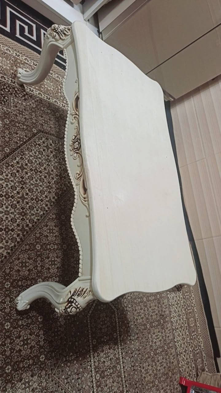 مێزی ناوە ڕاست پاک و جوان بیعه یب بۆفرۆشتن 
قیاس:١م به ٦٠سم 
نرخ:٢٣هه زار
شوێن:سلێمانی
تیل:*********** السليمانية, العراق
