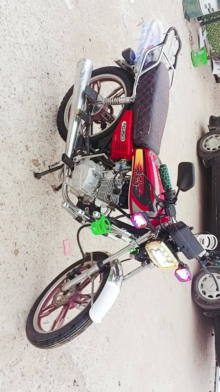 السلام عليكم دراجه ايراني سونك موديل 2021 محرك 150 ومحرك ما مفتوح بيه اوراق  دراجه كله شقاله نكره سلف اشاير جدد لايت جديد دشبول جديد داير خلفي كله شقال السعر 680وبيه مجال مكاني الرمادي البعيثه قرب مزرعت الزعيم رقم الهاتف،***********
