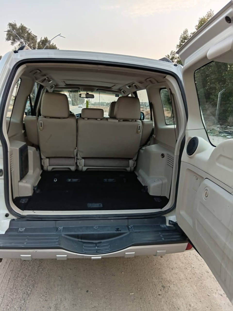 السلام عليكم باجيرو موديل 2015 حبتور محرك 6 سلندر 3500 كير محرك على وضع الشركة مكفوله من الضربه والصبغ فتحة كشنات جلد كشنات كهرباء ٧راكب دمام خلفي ٣قطع تبريد مري شفط حساس خلفي ماشيه ١٠٩
دفع رباعي باقي المواصفات معروفه 
 تخم تايرمع صدر خلفي امامي جديد رقم بغداد بسمي جديد السعر ١٧٥ اوبيها مجال 
***********
