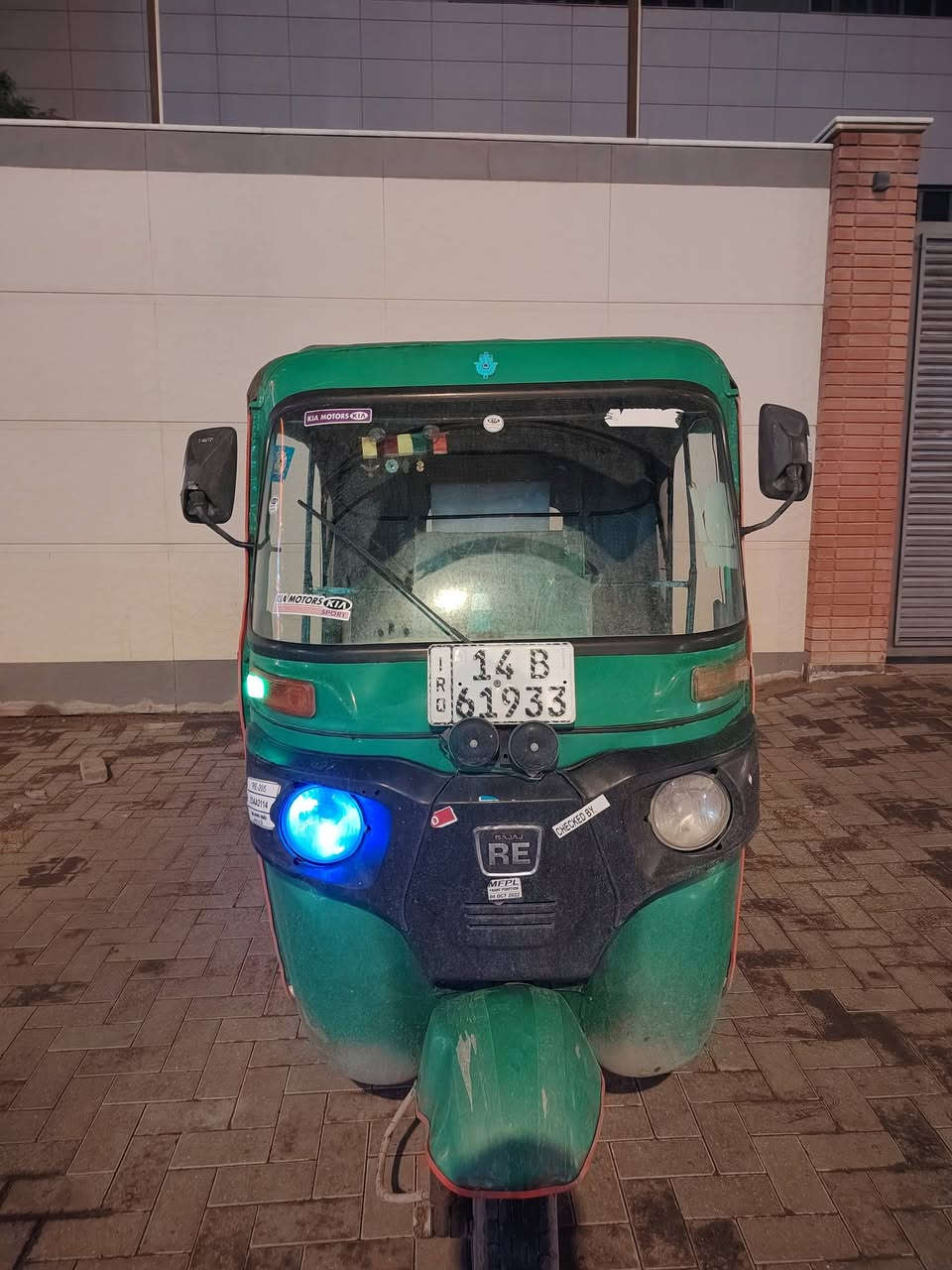 السلام عليكم تكتك موديل 21 رقم وسنوية رقم انكليزي للبيع السعر 7  اوبيهة مجال للاستفسار راسلني عل واتساب *********** عنواني البصرة العشار
