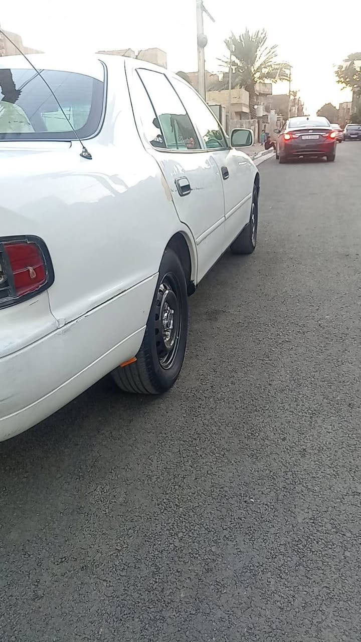 كامري ١٩٩٥مكمله جاهزه من كلشي سعرها ٤٥ بيها مجال حك الجيه تعال شوف بعينك نضافه فول من كلشي ***********
