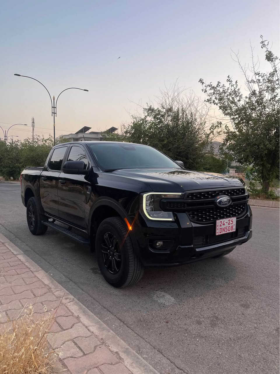 فۆرد ڕەنجەر 2024 ئەمریكی 4x4
دەبڵ ئەكسلە
مواسەفات STX 
شاشە ئایپاد و گێچ ئایپاد ڕاداری پێشەوە و لایت لید و برێك بەسمەیە 
تەنها چەمەلاغی لای سایەق بۆیاغە بەبێ ناو و ئەرباگی هەمووی بیلادیە و هیچی نەتەقیوە
40 هەزار مایل ڕۆیشتوە
سەیارەكە ژمارە كاتیە
نرخی 255 گەڵا و مەجالێكی زۆر كەم 
*********** رانية, السليمانية
