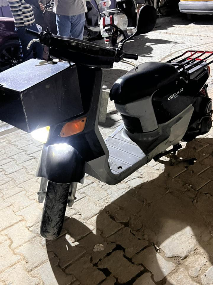 السلام عليكم بيكم فحل محور محرك فراشه وضفيره وعقل وشاد هاوزن مسوي الدراجه دبلين وشاد دبل اشاره والدراجه فحل تاير امامي جبير وبيهة قفل ستيرن وقفل استان وقفل اكسل شلعه معدل ناقصهة بس سيم بريك خلفي ومسويلهة صندوك ليكدام شغل مرتب وبي قفل ومفتاح ومسويلهة جيوب جوه الستيرن كهربائياتهة كلهة شغاله نكره سلف بكل وكت شته صيف نكره وحده والدراجه الله يشهد ما موكفتني ابد الشراي يتصل على الرقم *********** مكاني الحريه رايدهة ب400 وبيهة مجال والسوك كلشي بي اكو حتى ب100 نفسهة تشوف روحك متشتري تحب تسولف اخيك لا تخابرني
