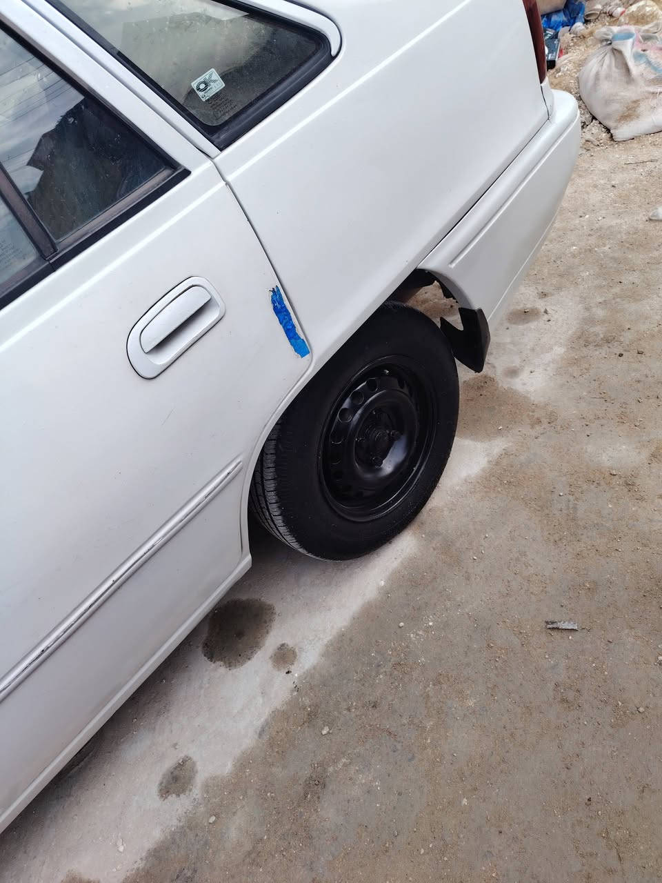 سلام عليكم
دايو سلو موديل 1996
سياره جديده
تخم تاير جديد 
صدر امامي وخلفي جديد 
كير ومكينه جدد 
كهربائيات كله شغاله 
تبريد شرط ابيع شغال نقص قايش
دوشمه عامه وسفريات  
مكلف بالنشر الاستفسار رقم الهاتف ***********
