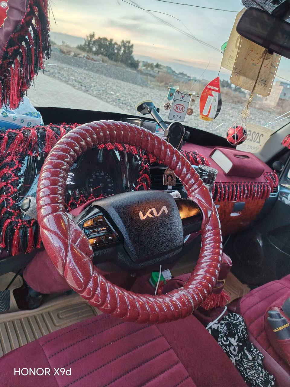 سلام عليكم كيا حمل للبيع ماشي٢٨الموديل٢٤سيارة جاهزة من كلشي مكفولة كفالة عامة لاتنقيص ولاتبخير سنوية بأسمي تريد تحويل تريد وكالة إلى سنة ٢٠٢٨العنوان صلاح الدين قضاء  الشرقاط***********
