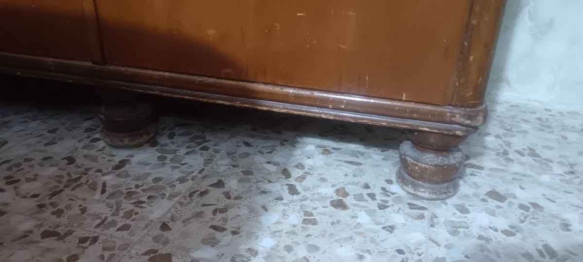 سلام عليكم دولاب للبيع حاله مستخدمه بس نضيفه السعر 300 وبيه مجال للشراي ***********
