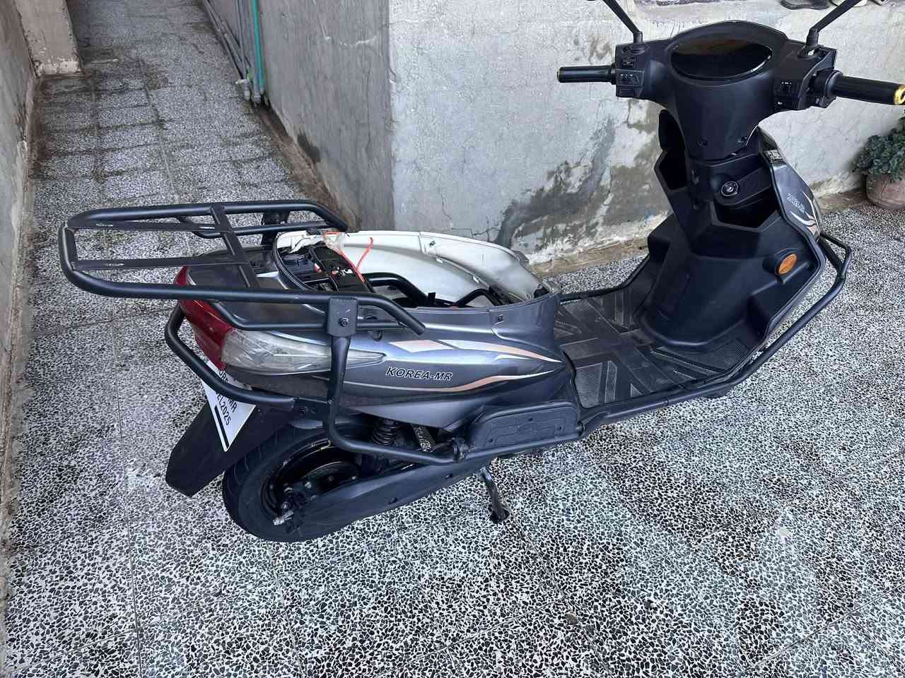 السلام عليكم شباب دراجه سكنس نفخ  موديل 2025 جديده قبل شهر تقريباً اخذتها
دراجه سته باتري مسطره كبار 

3️⃣نمر 

نظام البك 

نظام البارك 

بريكات هايدروليك 

بلوتوث

ملف الفين 

٣٢.  امبير 

٧٥.  فولت 

دراجه كلش نظيفه ومتصرف شحن 

السعر {850} وبيها مجال بسيط 

العنوان ! بغداد المحموديه ناحيه الرشيد 

الرقم *********** شريحه واتساب وخاص موجود
