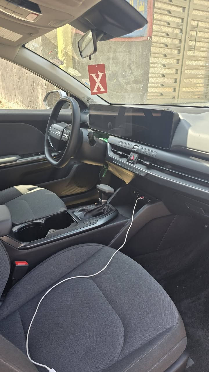 سلام عليكم للبيع فقط 
كيا K4 موديل 2025 زيرو وارد امريكي 
ماشيه 16 الاف ميل حادثه كما موظح بلصور. ما بيه صبغ كل رجع على بارد وبيه طخه بصفحت.الحدث.هيمن رجع بارد             بدون دواخل ولا ايرباك لون سلفر
 مواصفاته 
بصمه +بصمه ابواب وتشغيل عن بعد 
محرك الفين 2000 دوش 
شاشه كبيره متصله عداد دچيتل 
كامره دواره 
رادارات امامي وخلفي وجانبي نقطة عمياء 
لايت عدسات +لد نهاري بكلايت لد 
وظعيات قياده ٢
تحكم استيرن جهتين كروز سرعه مثبت سرعه مانع انزلاق 
منافذ شحن خلفيه 
سياره رقمه بغداد  
مكاني بغداد البدايات 
اي استفسار عن السعر180بيه مجال***********
