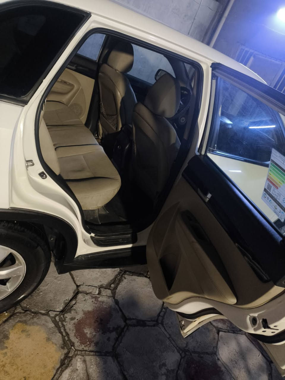 سلام عليكم
عندي سورنتو خليجي 
مديل 2013
 للبيع ابيعلك كوم حديد 
ومبدل قماره ومصبوغه عام 
واوكفلك بتحويل وغرامات 
السعر 100 وبيها مجال 
الاستفسار خاص 
***********
