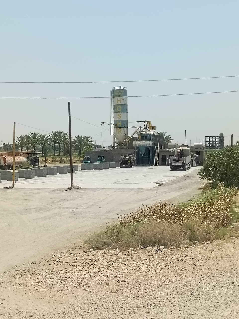 معمل بلوك للبيع هوشيار كابسات 2هوشيار وحده فهمي رافعات عدد 2مسيبوشي معمل كامل ويباع حديد ويباع موقع كامل للاستفسار ***********
