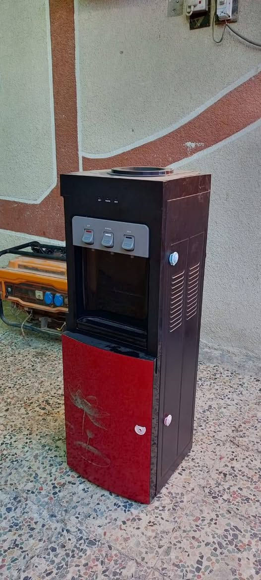 براد للبيع شغال حار بارد وبي ثلاجه العنوان بصره حيانيه دور الشرطه السعر 65 رقم الهاتف***********
