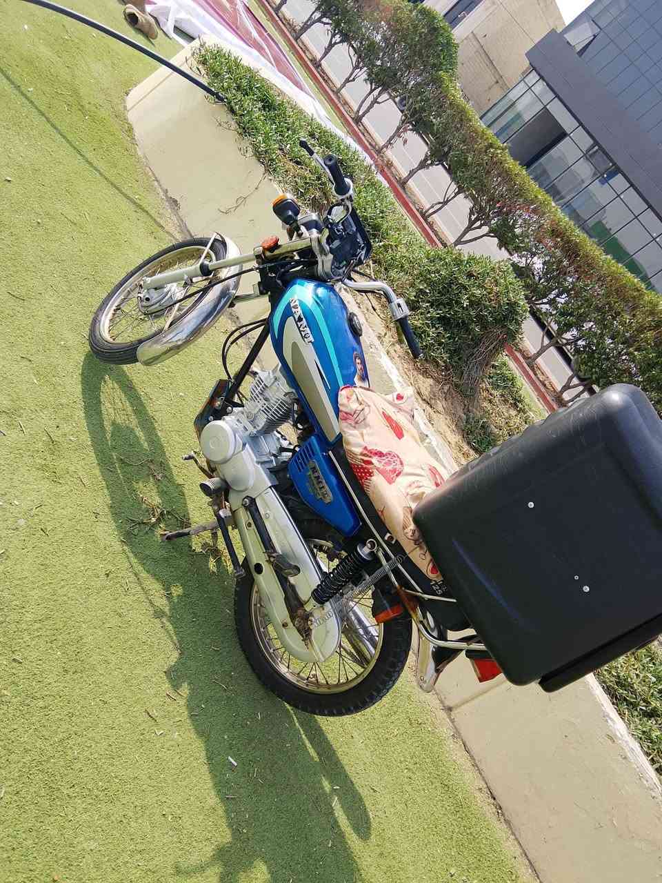 سلام عليكم دراجه نامه اصل شلامجه مديل 23 بسمي من الوكيل اوراق الدراجه جديده جاهزه السعر مليون 150 وبيها مجال العنوان بصره جمهوريه رجائن رجائن فقط الشراي يتصل ***********
