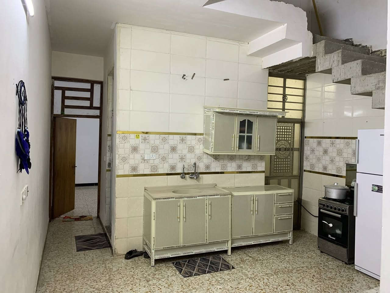 بيت للبيع   مساحه 100 / بغداد حي كوفه شارع صوره او مراوس بگاع مع الفرق
مقاببل عقارات السلطان  ثالث بيت عن شارع الصوره / *********** ستفسار خاص
