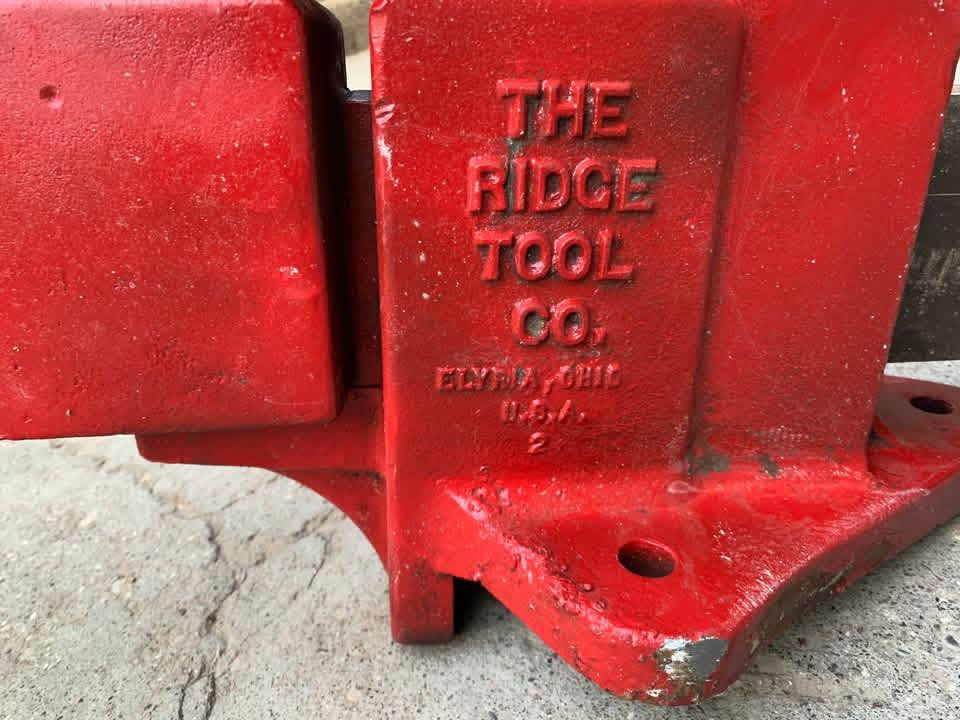 للبيع منكنه حدادة أصلية ثقيلة
ماركة RIDGID الأمريكية 
للتواصل خاص او واتساب ***********
