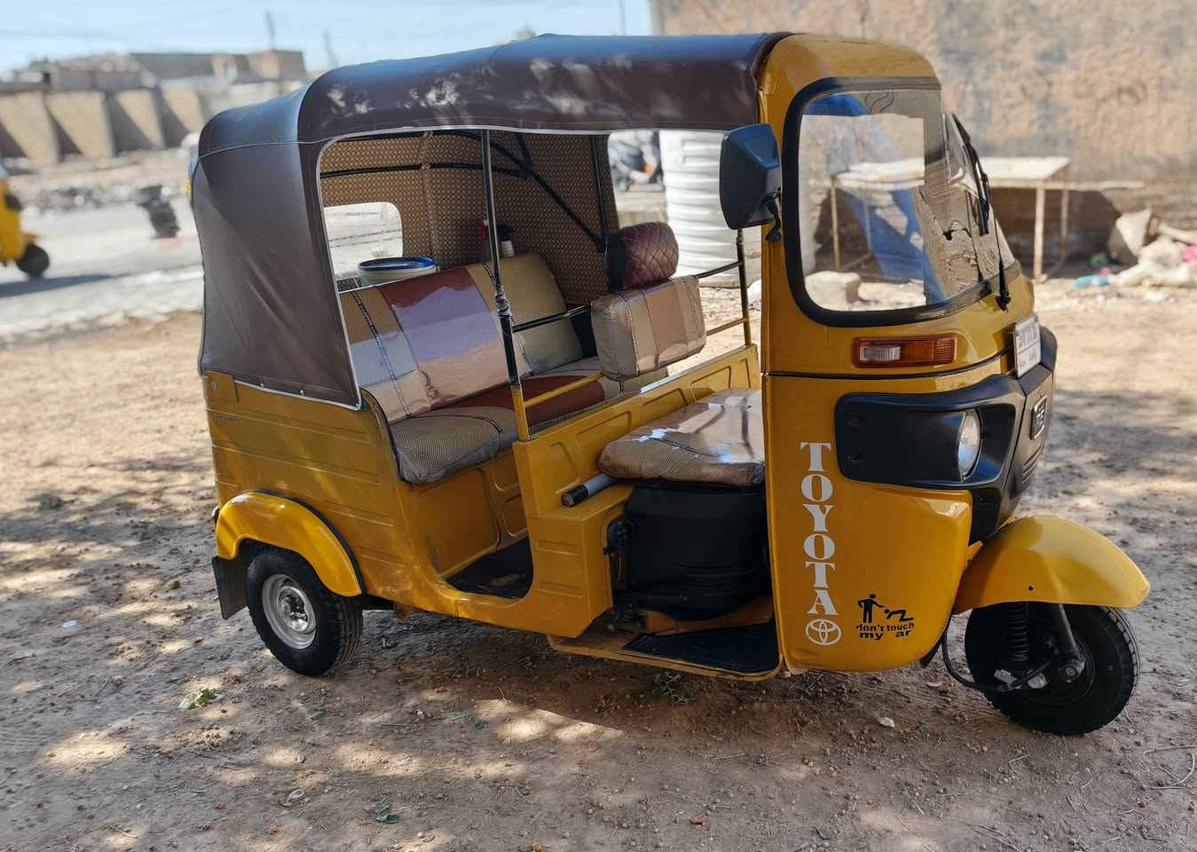 السلام عليكم تكتك 20شهر 12 رقم وسنويه باسمي تحويل ثاني يوم ماكينه خير من الله بيها ضربه بالصفحه يم قبق البنزين مرجع على البارد معمره دوس فقط تكتك جاهزه اي نقص ما بيها عنوان بغداد الحسينيه مال الراشديه *********** غير متواجد على النت
