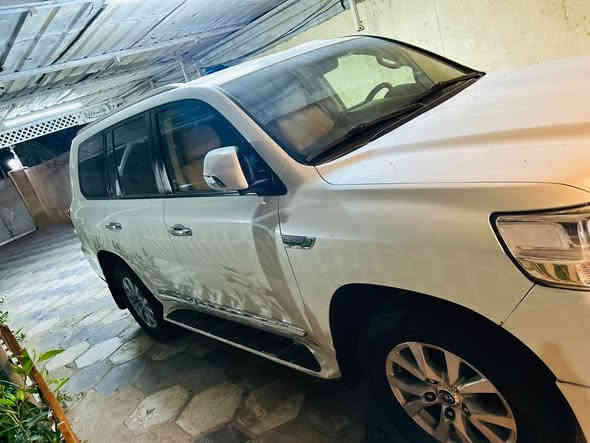 بسم الله ماشاء الله 
للبيع او مراوس بلكزز اسود 2016 
 لاندگروز 2017 كفاله عامه بأسمي مكفوله كير ومكينه وبدن شرط الوكاله  
سياره جديده 
كشنات كهربائيه ثلاثة دگم 
ثلاجه 
حساس امامي خلفي 
دبل ماوس  مواصفات الاندگروز معروفه ميحتاج توضيح 
رقم السياره بغداد مشروع وطني  بأسمي تحويل مباشر 

للأستفسار ***********_***********
