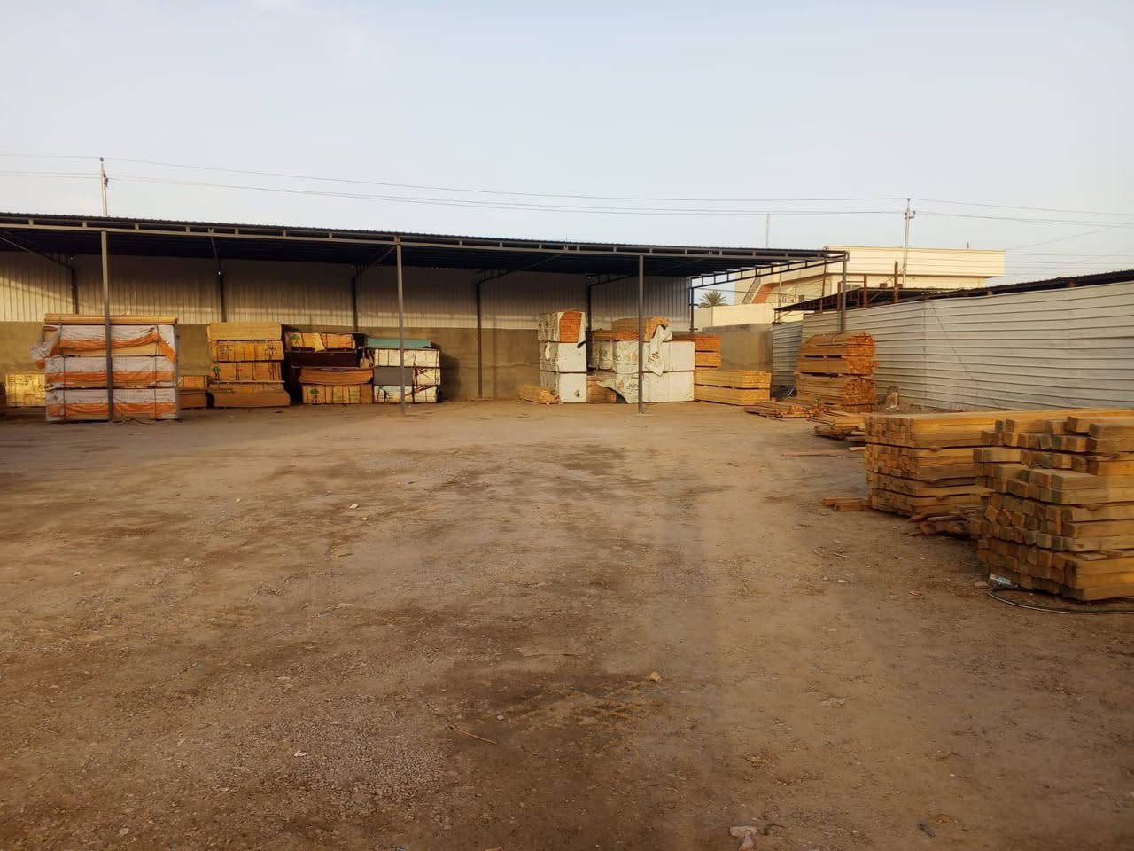 🚨 إعلان 👷‍♂️
وصلت الآن بضاعة الخشب الروسي الأصلي
بجودة عالية ومواصفات ممتازة:
سير – لوح – بلوك – معاكس
ومتوفر بجميع القياسات لتلبية جميع احتياجاتكم.
⭐ جودة مضمونة
⭐ أسعار منافسة جداً (من الأفضل في السوق)
⭐ تجهيز سريع وكميات جاهزة للتسليم
مناسب لأعمال:
✔ البناء
✔ النجارة
✔ القوالب الكونكريتية
✔ أعمال الديكور
 العنوان:
الرمادي – شارع 40
بداية شارع الأربعين من جهة فلكة النافورة
📞 ***********
