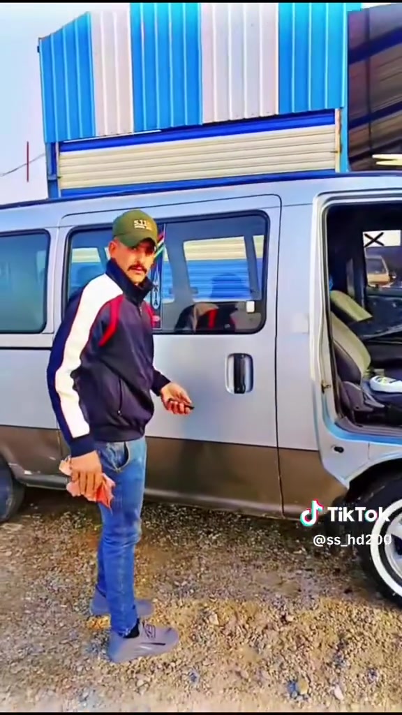بريجو للبيع موديل ٢٠٠٣ السياره ابلاديه قطره صبغ ما بيه فقط الحجل مشغول شواصي ٤ شركه مكينه ٣٠٠٠ مجفته صارله شهر غرفه ابلاديه شركه مكان السياره ابو غريب الزيدان قرب جامع الزيدان الكبير رقم الهاتف ***********ابو زيد
