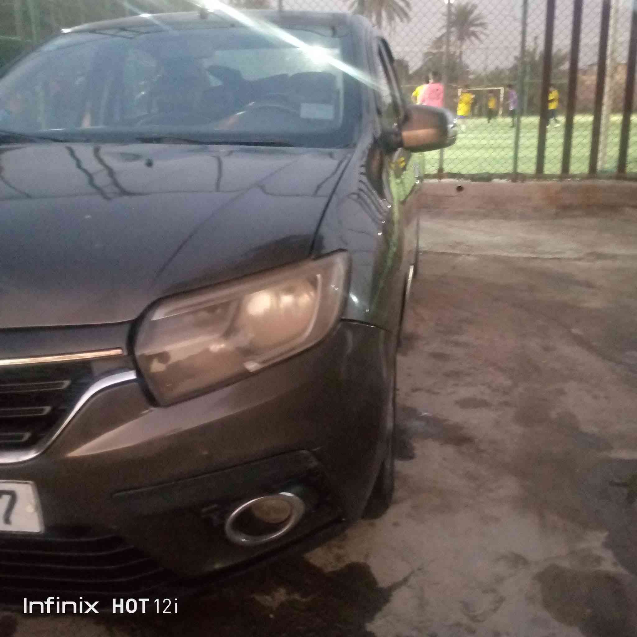 رينو سمبل 2019 لون جوزي كير اوتوماتيك 
 رقم بغداد بسمي انكليزي سنويتها 2030 هزه شهر ٨ تخلص
ماشيه ١٩٨ الف 
مواصفات اشاير بلمري 
لايتات بلوجكترات 
تخم تاير 
درايم شفتات +هاوزن كله نفض جديد
 باتري جديد 
عبوه فيت بم جديدة
شاشه كامره كهربائيات كلها شغاله 
سيارة جاهزه 
السعر 65 ورقه وعليها غرامه 400 الف ينزل من سعرها  
بيهة جاملغ امامي ايسر مبدل   وربع البنيد فقط معمر وباب الصدر ضربه صغيره ومسمكره  والقماره جارده 
مكاني بغداد الزعفرانية 
للاستفسار الاتصال على الرقم *********** 
واتساب مازنجر
