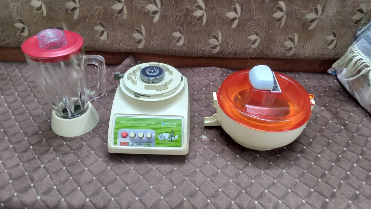 سلام 👋عليكم 
للبيع معصارة  فواكة + خلاط سانيو ياباني اصلي إستيراد المنشاء العام العراقية نضافه عالية جدآ جداً ليرغب بل شراء يراسل الصفحة او تصال مكان بغداد ***********
