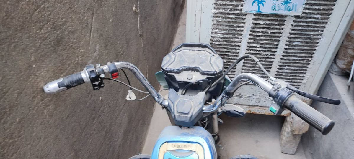 ماطور شحن شغال بس نقص بطاريات
السعر 100الف
***********
