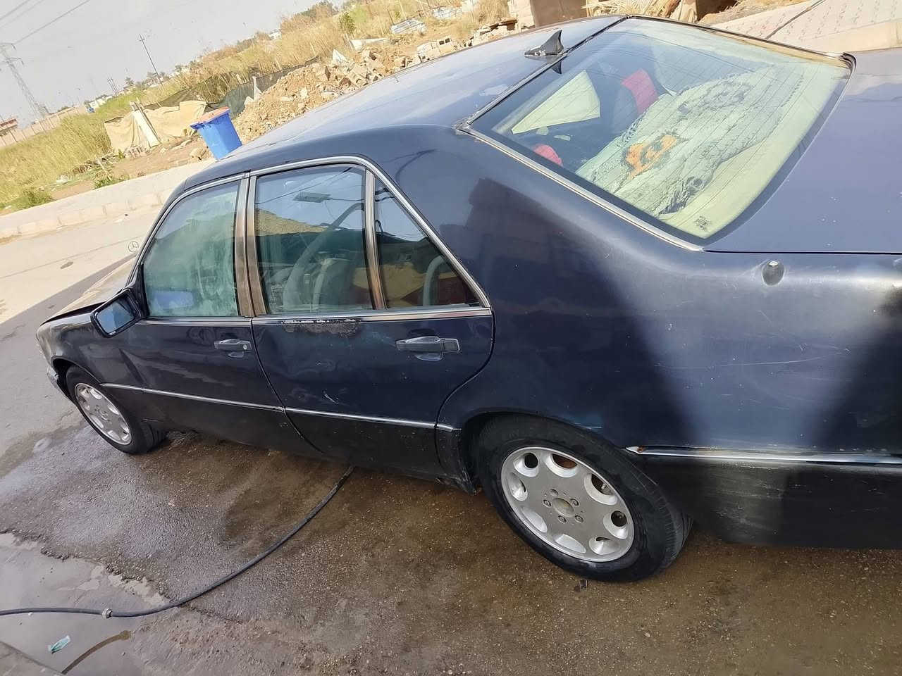 السلام عليكم سياره مرسيدس لبيع موديل ٩١ كير ومكينه ففتي بيها لستيك ولفف رقم قادسيه سنويه ٢٠٢٧ مكانها واسط كوت الفلاحين  سعرها 17ورقه وبيه مجال  رقم الهاتف  *********** تواصل فقط واتساب
