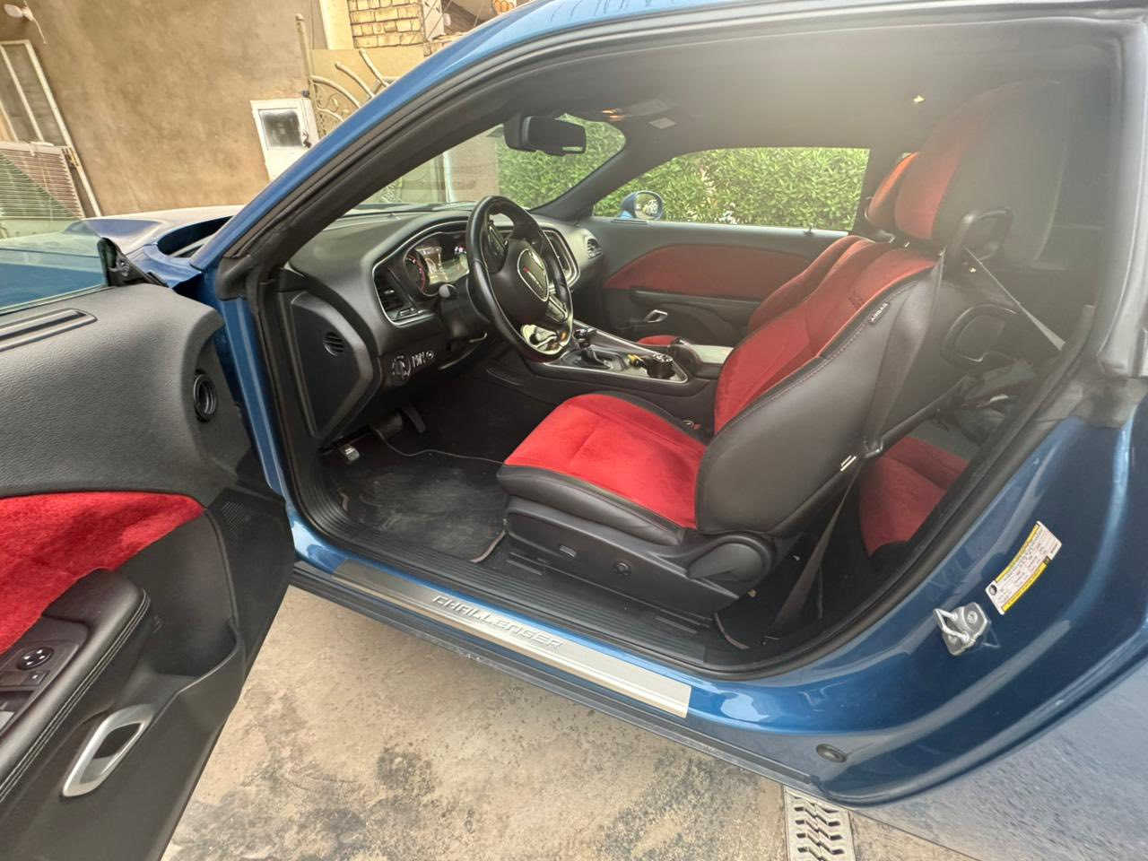 جالنجر ٢١
مواصفات SXT
تحكم ستيرن
لايتات زنون 
بصمة 
شاشة وسط 
لون مميز سياره ماشيه 43
حادثها جاملغ ودعاميه فقط
محرك 6
رقم اربيل جديد
سعرها 180
و بيها مجال
ماشيه ٤٣ 
***********
غير متواجد عالماسنجر
