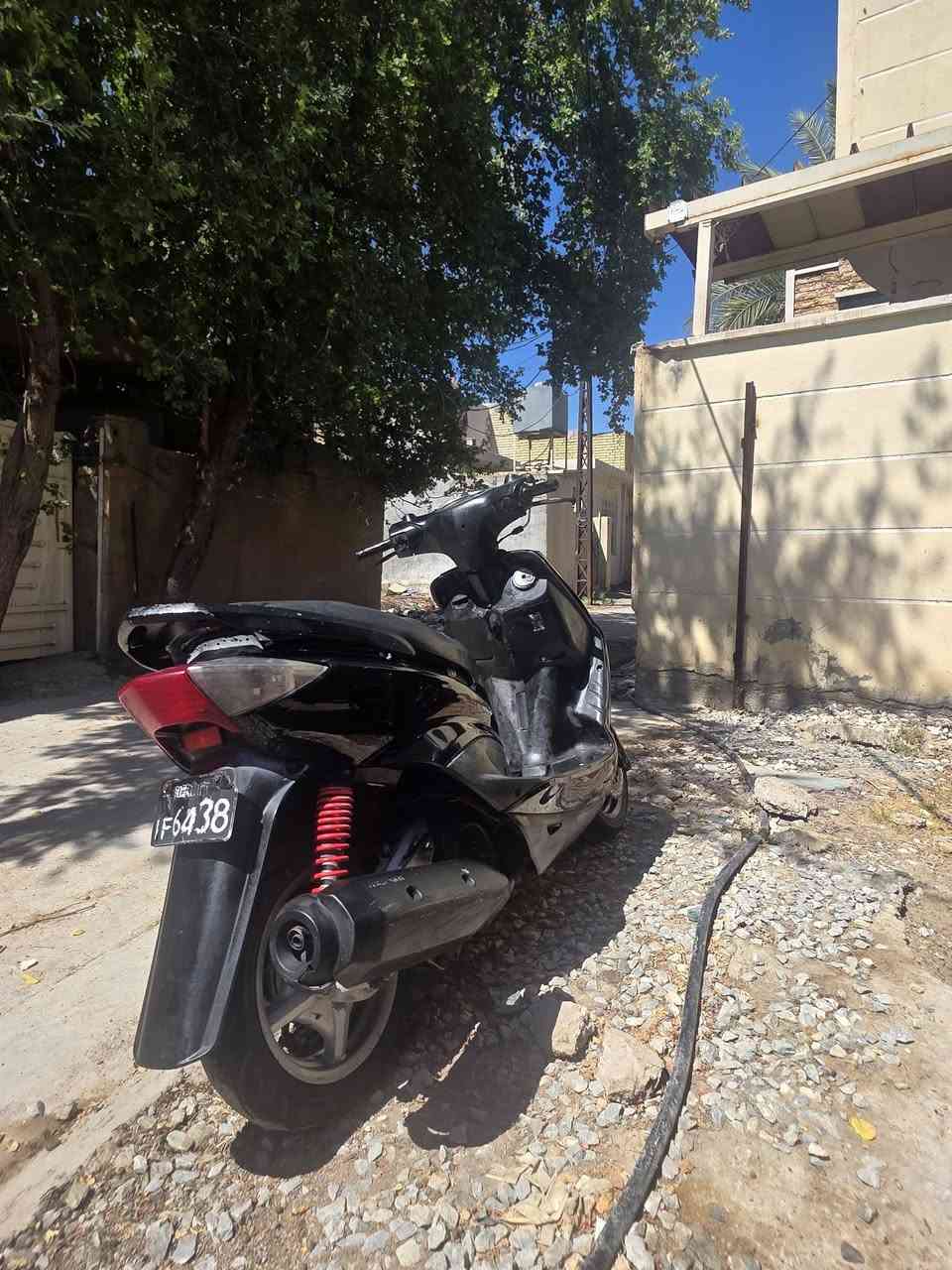 سلام عليكم دراجه سكنس نثيه دراجه الله شاهد تشك الكاع شك وممفتوحه بلادي الدراجه كله مملعوب بلمكينه ابد والدراجه كابريتر السعر 525 وبيه مجال وتجي تفحص وتصعد بل دراجه وبعيك تشوف القوه  هاذه الرقم اي استفسار اني خادم *********** وممتواجد بل خاص
