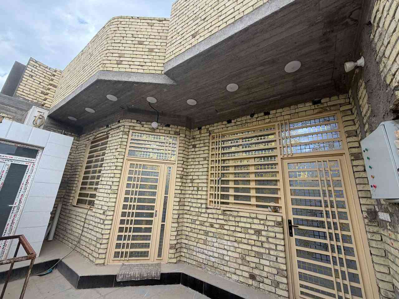 #يالله
بيت للبيع  زراعي سند25
مساحته  150متر 

طابق واحد بناء حديث شغل مرتب

العنوان "الجمعيات  حجي حسن الأولى المسيجه

السعر 86  وبي مجال للشراي

البيت متكون من  استقبال ومطبخ وصاله كبيره 
وغرفه وصحيات داخليه وخارجيه ومناور

الاتصال ع الارقام التاليه أو مراسلتنا عبره الواتساب 
***********
***********

#ملاحظه" لدينا جميع البيوت والقطع الأراضي بأسعار مناسبة 

#وجاهزين"لعرض عقاركم عندنا
