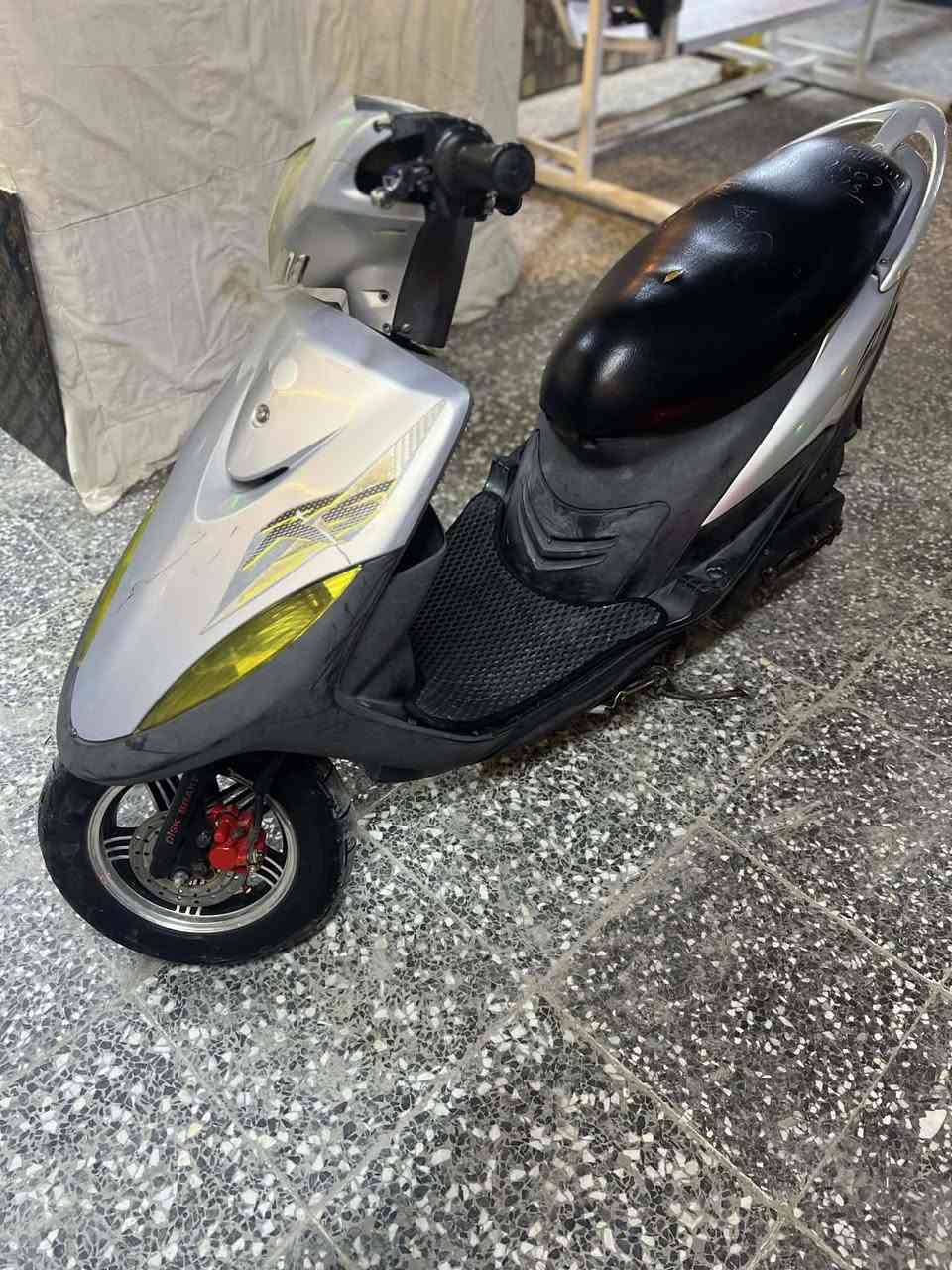 السلام عليكم دراجه للبيع ماكس عدله كفاله عامه من كلشي الدراجه ما نقصه برغي من اكلك كفاله عامه يعني جديده المكان المسيب الحاميه ***********
