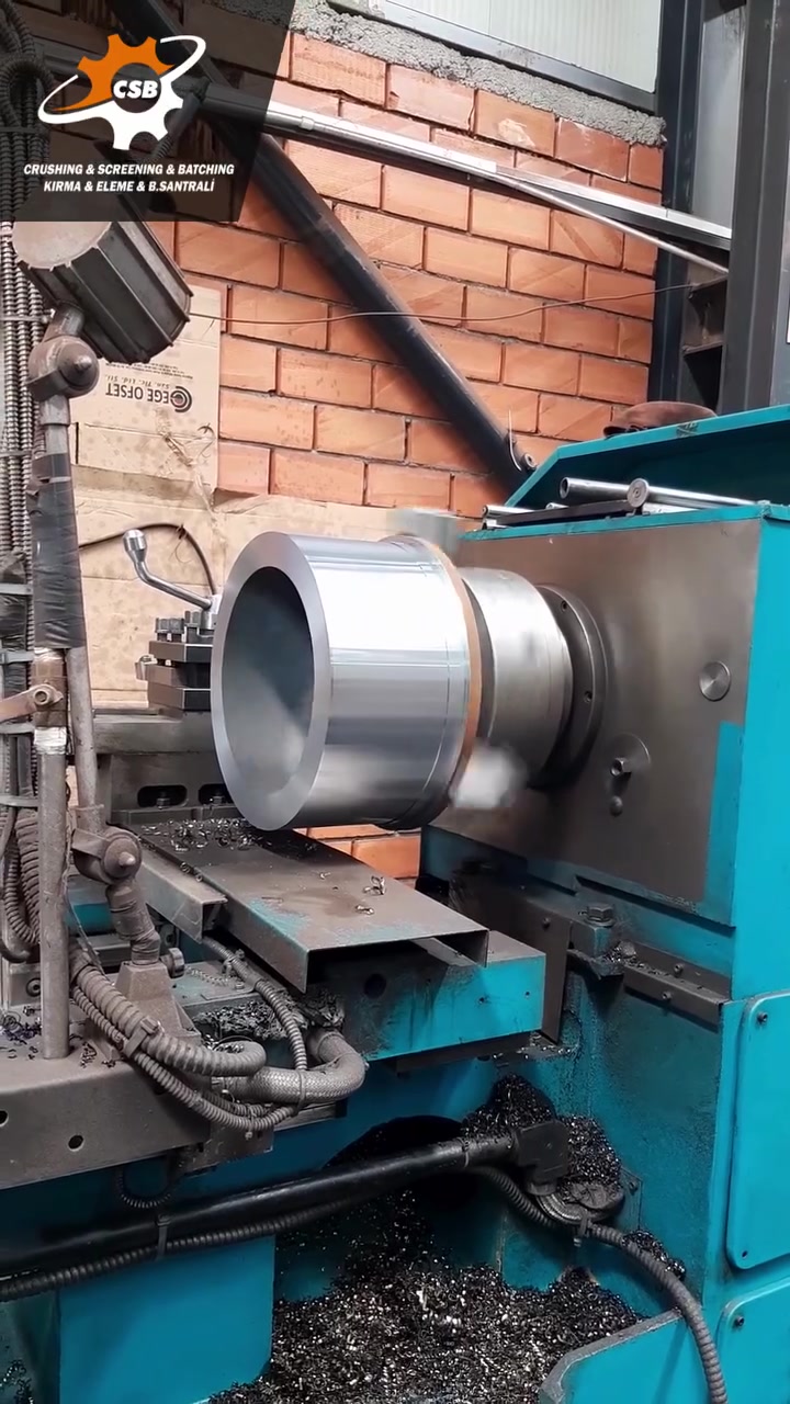 ⚙️دوار الكسارة التصادمية  -  CSB Impact Crusher Rotor :

نقوم بتصنيع دوار الكسارة التصادمية باستخدام مواد عالية الجودة وهندسة دقيقة لضمان أقصى درجات المتانة و التحمل . صُمم هذا الدوار لتحمل ظروف التشغيل القاسية وتقديم أداء ثابت وعمر تشغيلي طويل. وبفضل قدراتنا الإنتاجية العالية، نضمن سرعة التصنيع والتسليم في الوقت المحدد.

 شركة سي إس بي ماكينا CSB التركية - خبرة تصنيع عالية ، وجودة إنتاج موثوقة  
---------------------------------------- 
لمزيد من المعلومات:
🌐 www.csb.com.tr
📧 info@csb.com.tr
 ☎ هاتف: 00902366060650
 ✅ واتساب: 00905321579962
 ---------------------------------------
 #machinery #machine #industry #mining #quarry #aggregate #taş #crusher #kırma #crushing #screening #screen #sandwasher #conveyor #feeder #plant #hopper #bunker #construction #concrete #engineering #sand #makina #makine #imalat #kum #madencilik #agrega #beton #primarycrusher


**إذا كنت صاحب هذا الإعلان وتريد حذفه لأي سبب، رجاءا أرسل رسالة إلى الدعم الفني**